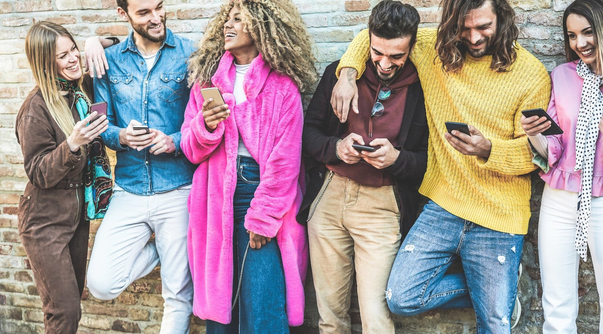 How does fashion reflect social change? - SaviiFashion.com