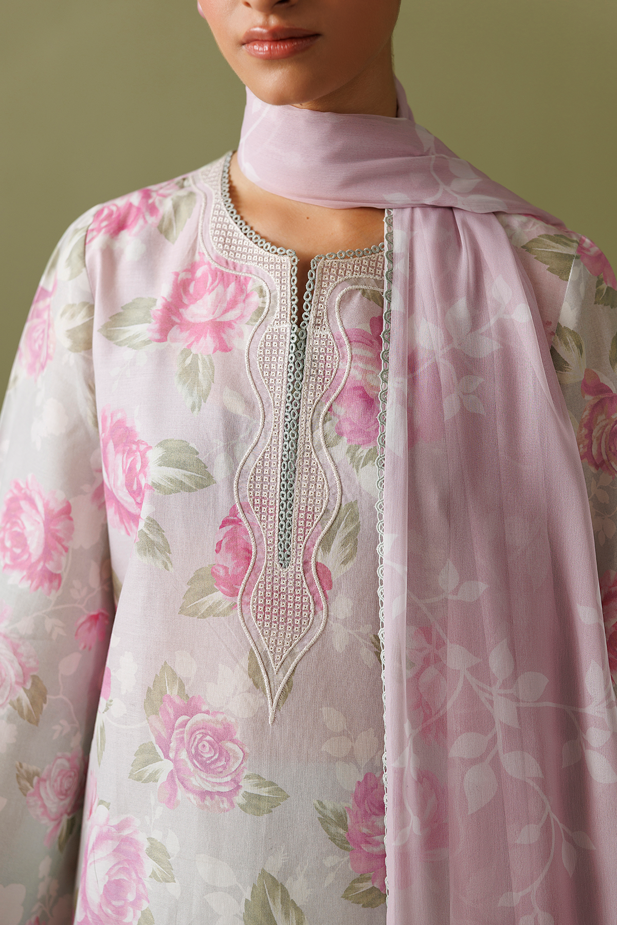 Jazmin - Embroidered lawn use - 9379