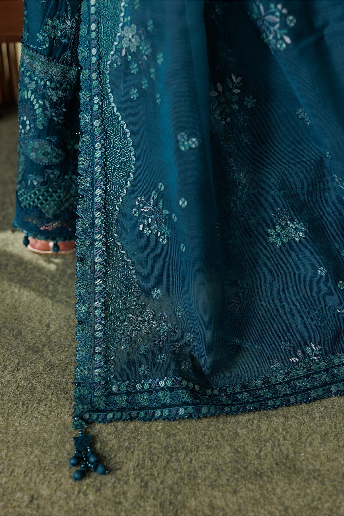 Baroque-EMBROIDERED LAWN EL26-D04