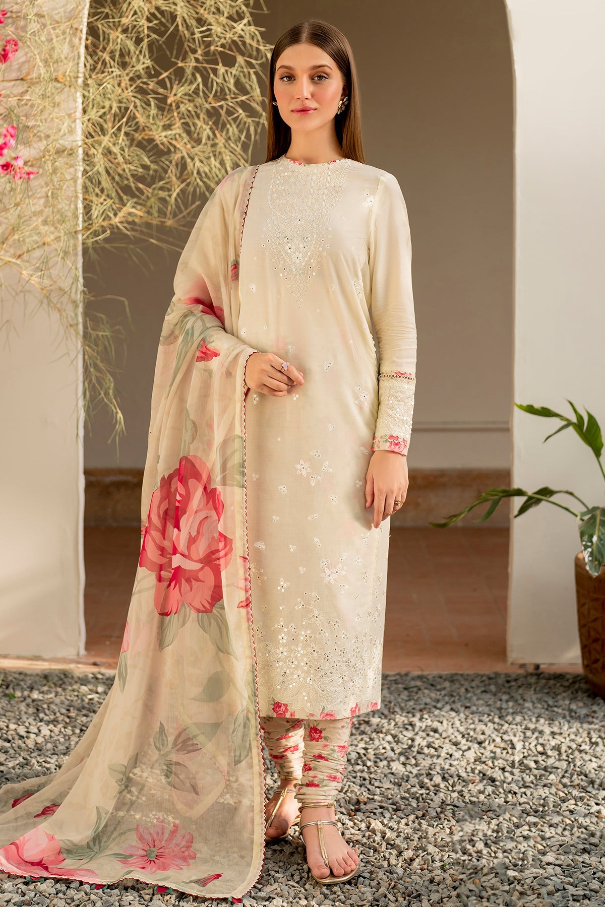 Jazmin - EMBROIDERED LAWN USE - 9050