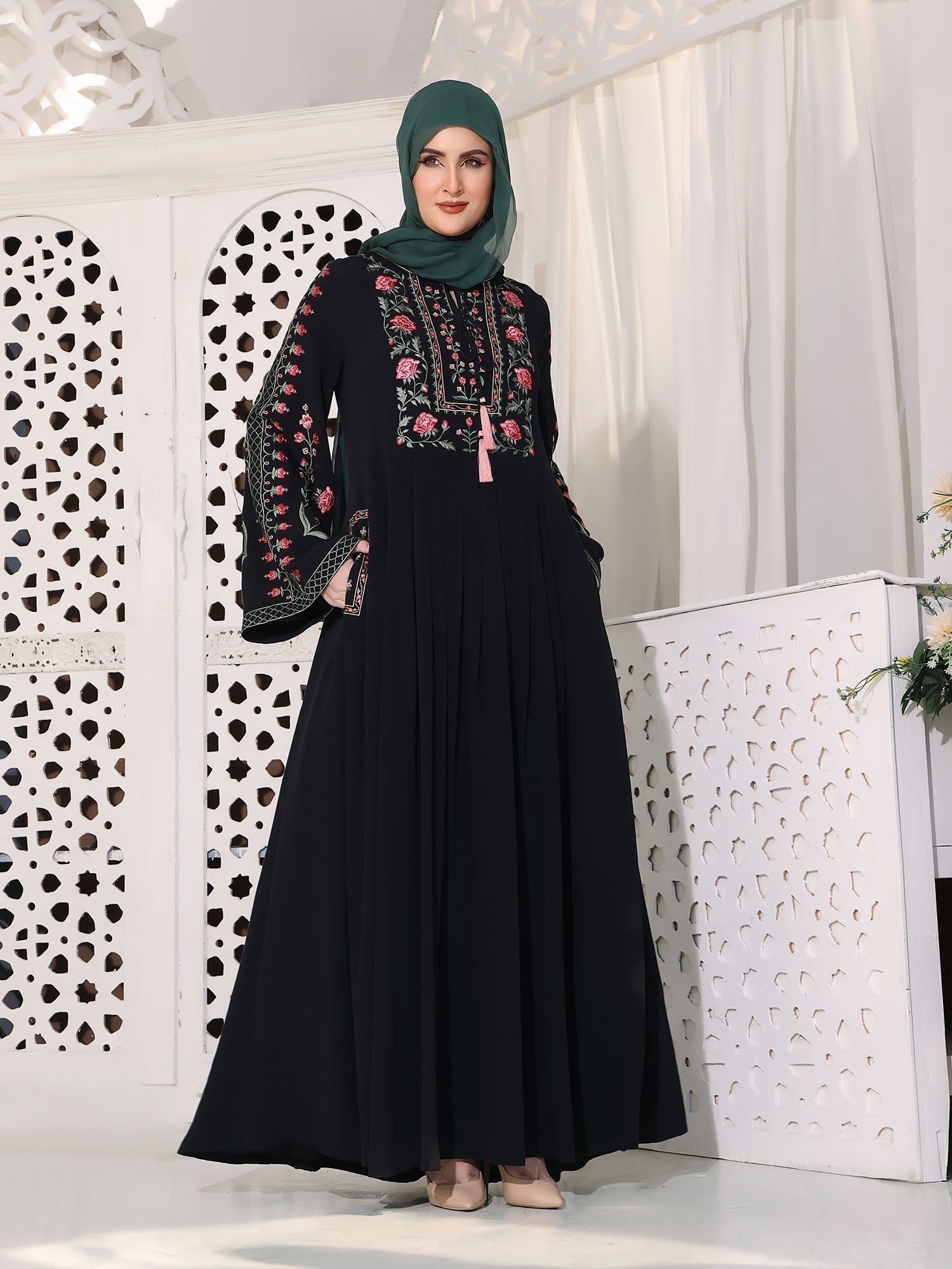 Spinzar Store - Abaya Nur Jahan Black