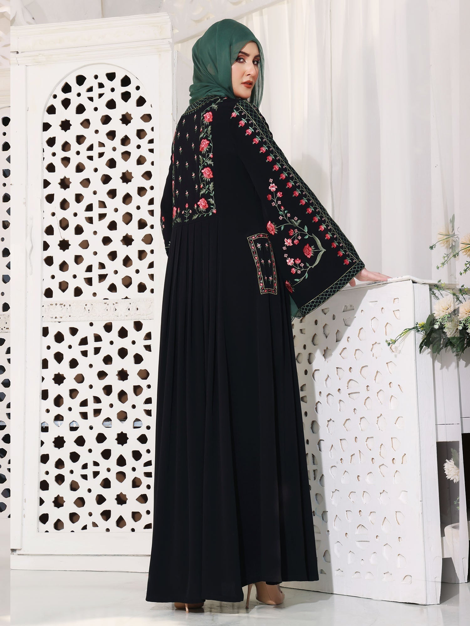 Spinzar Store - Abaya Nur Jahan Black