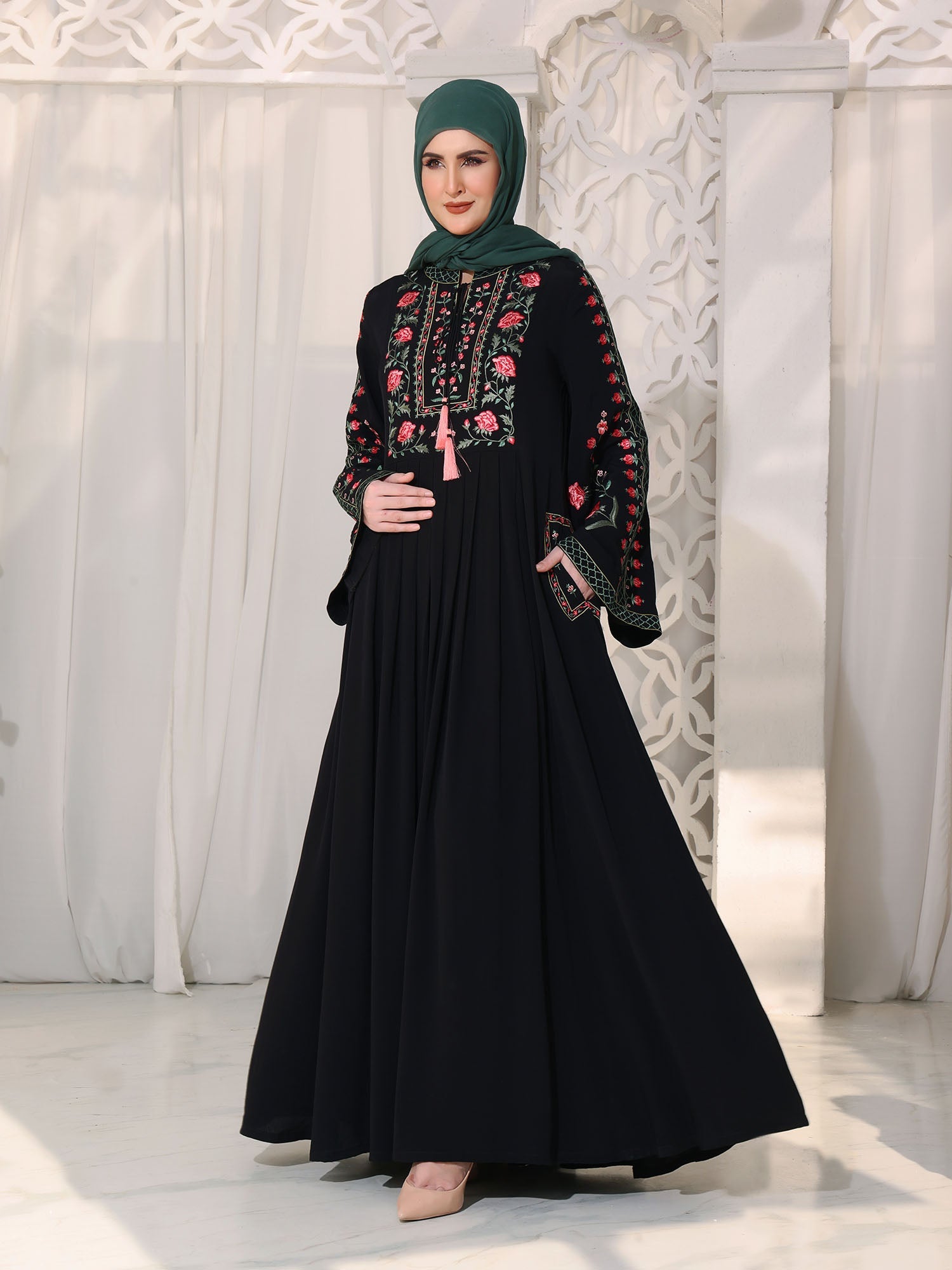 Spinzar Store - Abaya Nur Jahan Black