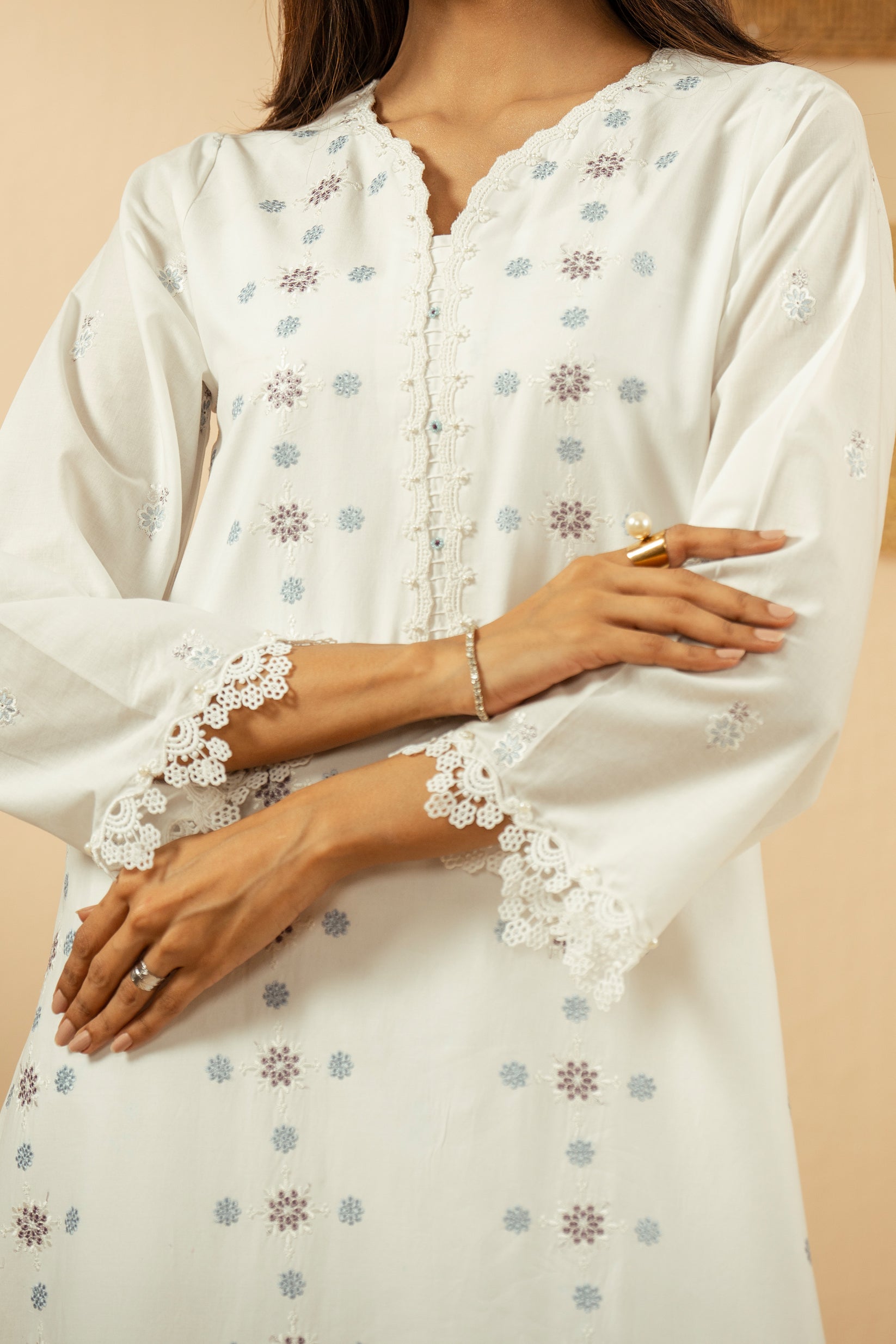 Zeen-EMBROIDERED CHIKANKARI 03