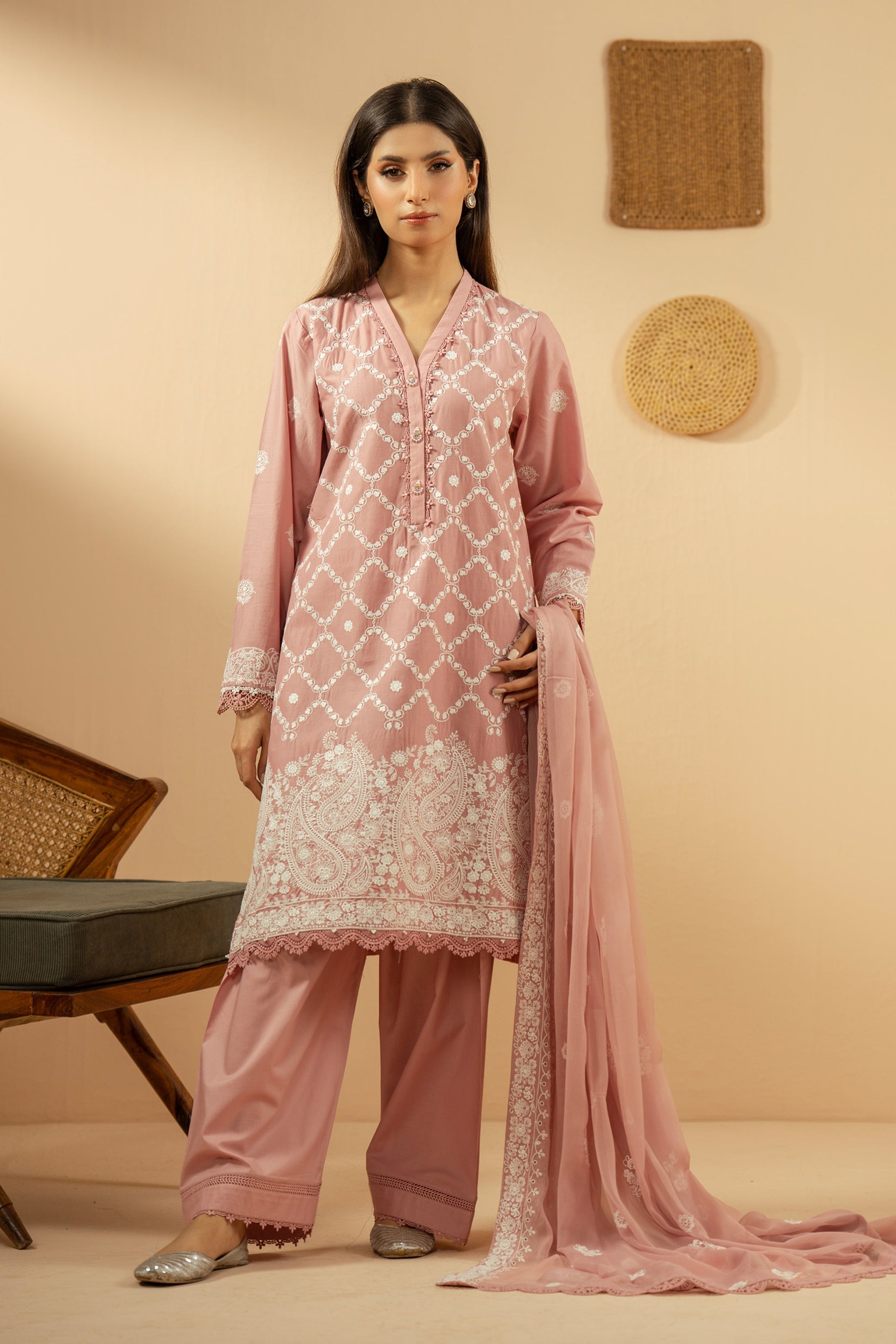 Zeen-EMBROIDERED CHIKANKARI 01