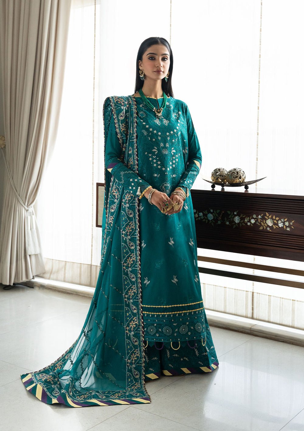 AIK - 24 - Vol - 2 - LOOK - 04 - SaviiFashion.com