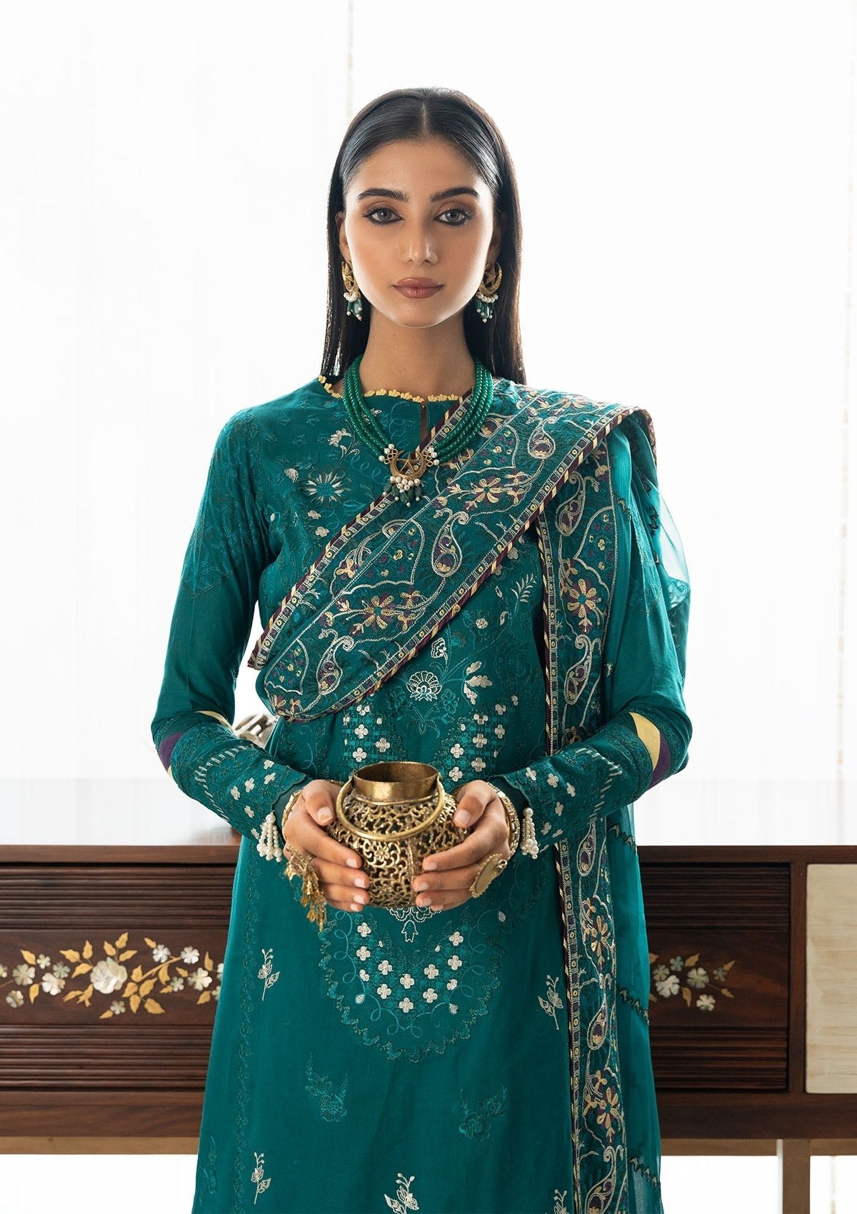AIK - 24 - Vol - 2 - LOOK - 04 - SaviiFashion.com