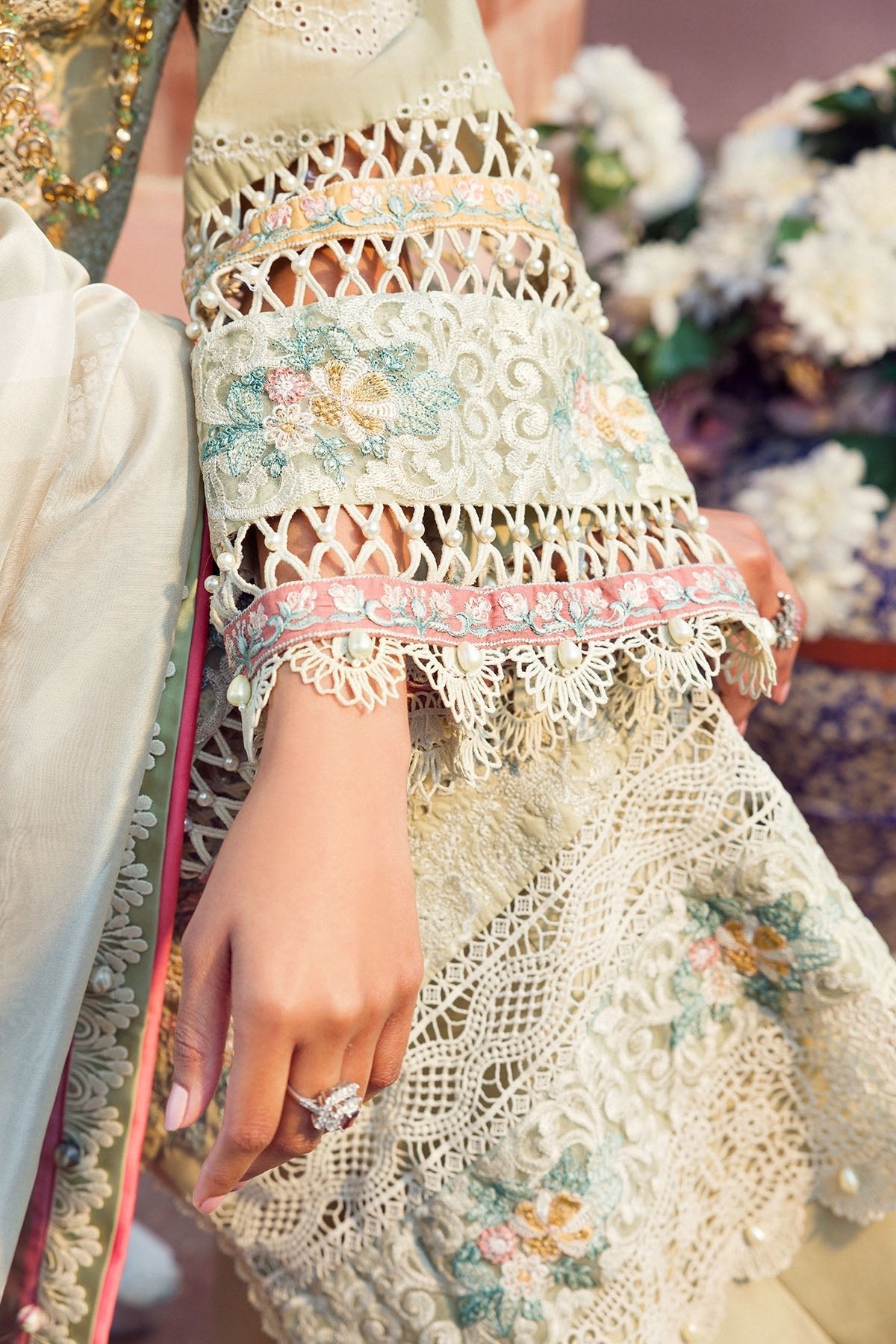 Motifz - 4427-ZAIB - EMBROIDERED - LAWN - SaviiFashion.com